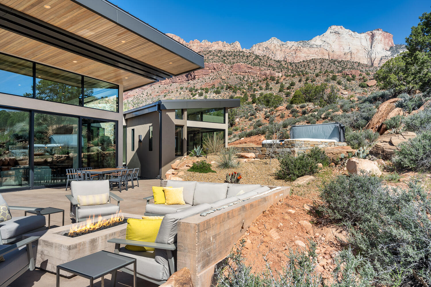 Springdale, Utah, 84767, United States, 4 Bedrooms Bedrooms, ,Residential,For Sale,1991496