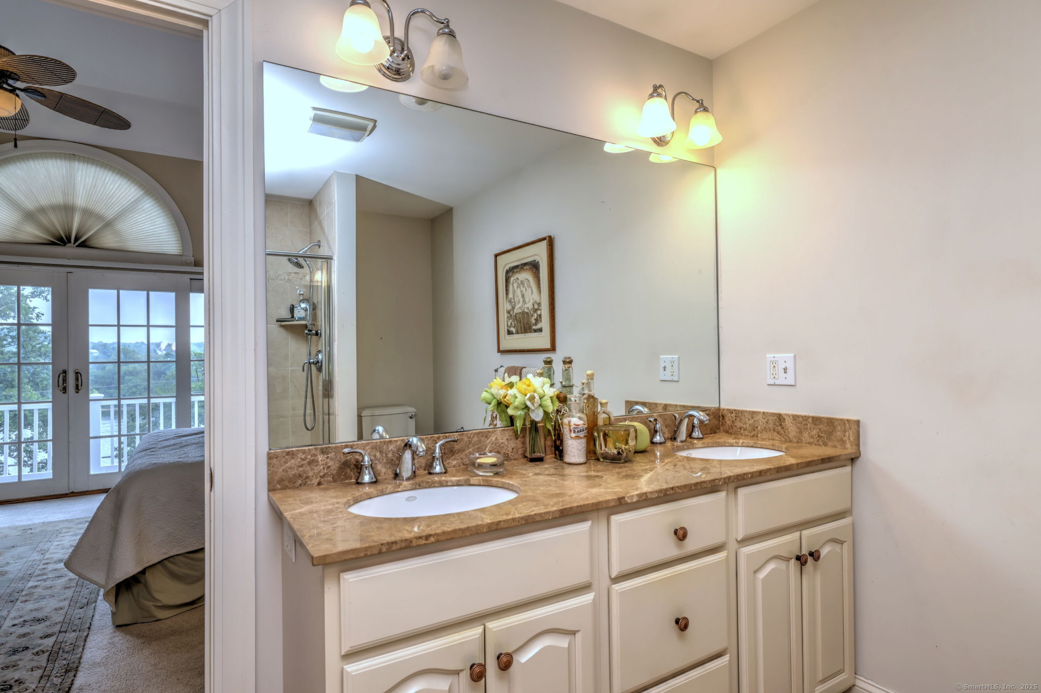 Shelton, Connecticut, 06484, United States, 2 Bedrooms Bedrooms, ,3 BathroomsBathrooms,Residential,For Sale,1933368