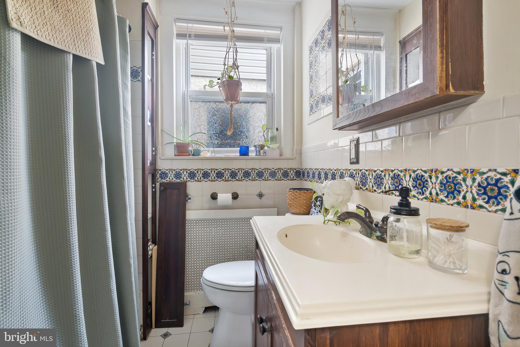 PHILADELPHIA, Pennsylvania, 19147, United States, 4 Bedrooms Bedrooms, ,2 BathroomsBathrooms,Residential,For Sale,1979341