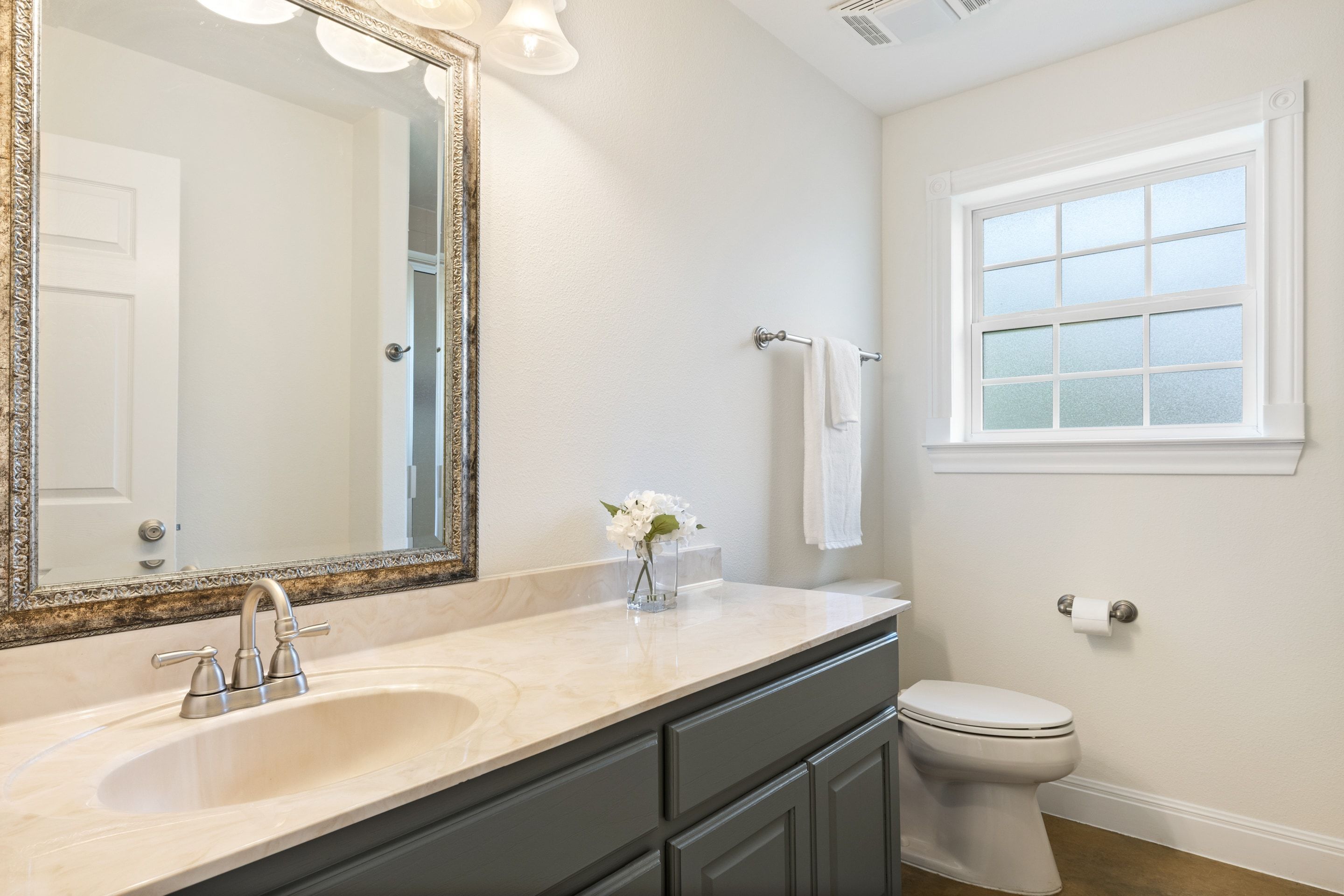  744 Bartlett Drive West - 物件實景