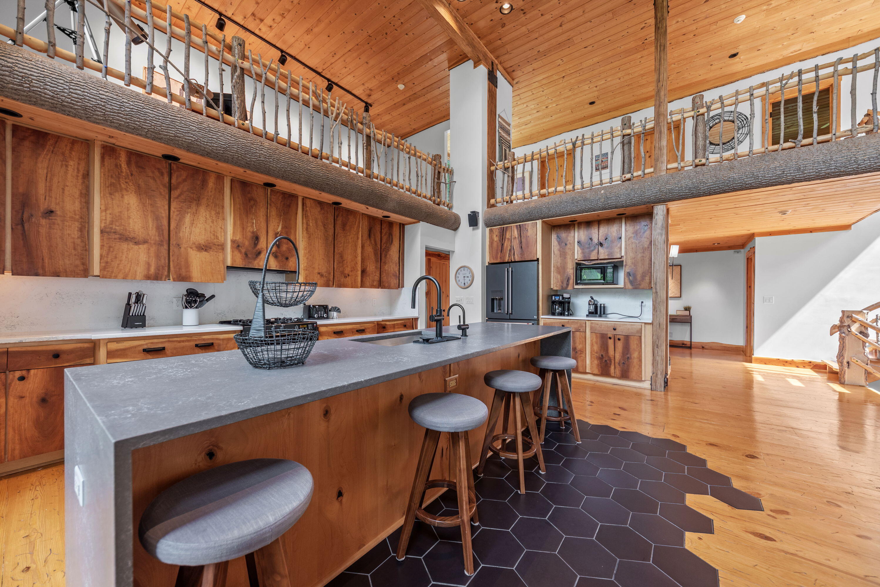 Lakeside, Michigan, 49116, United States, 3 Bedrooms Bedrooms, ,3 BathroomsBathrooms,Residential,For Sale,1926204