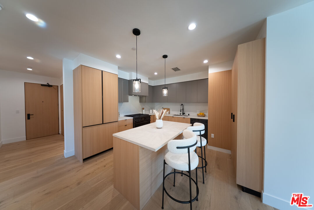 Toluca Lake, California, 91602, United States, 3 Bedrooms Bedrooms, ,3 BathroomsBathrooms,Residential,For Sale,1836680