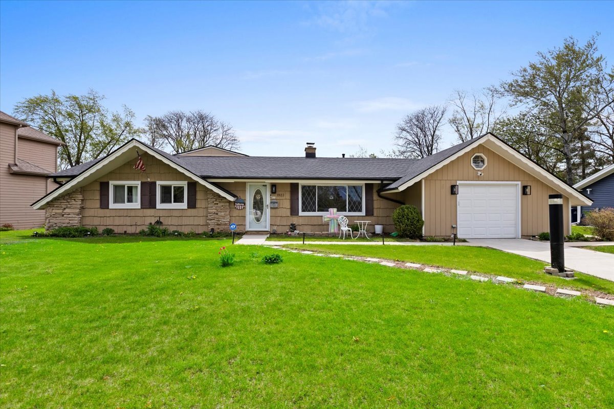 Schaumburg, Illinois, 60193, United States, 4 Bedrooms Bedrooms, ,3 BathroomsBathrooms,Residential,For Sale,1865850