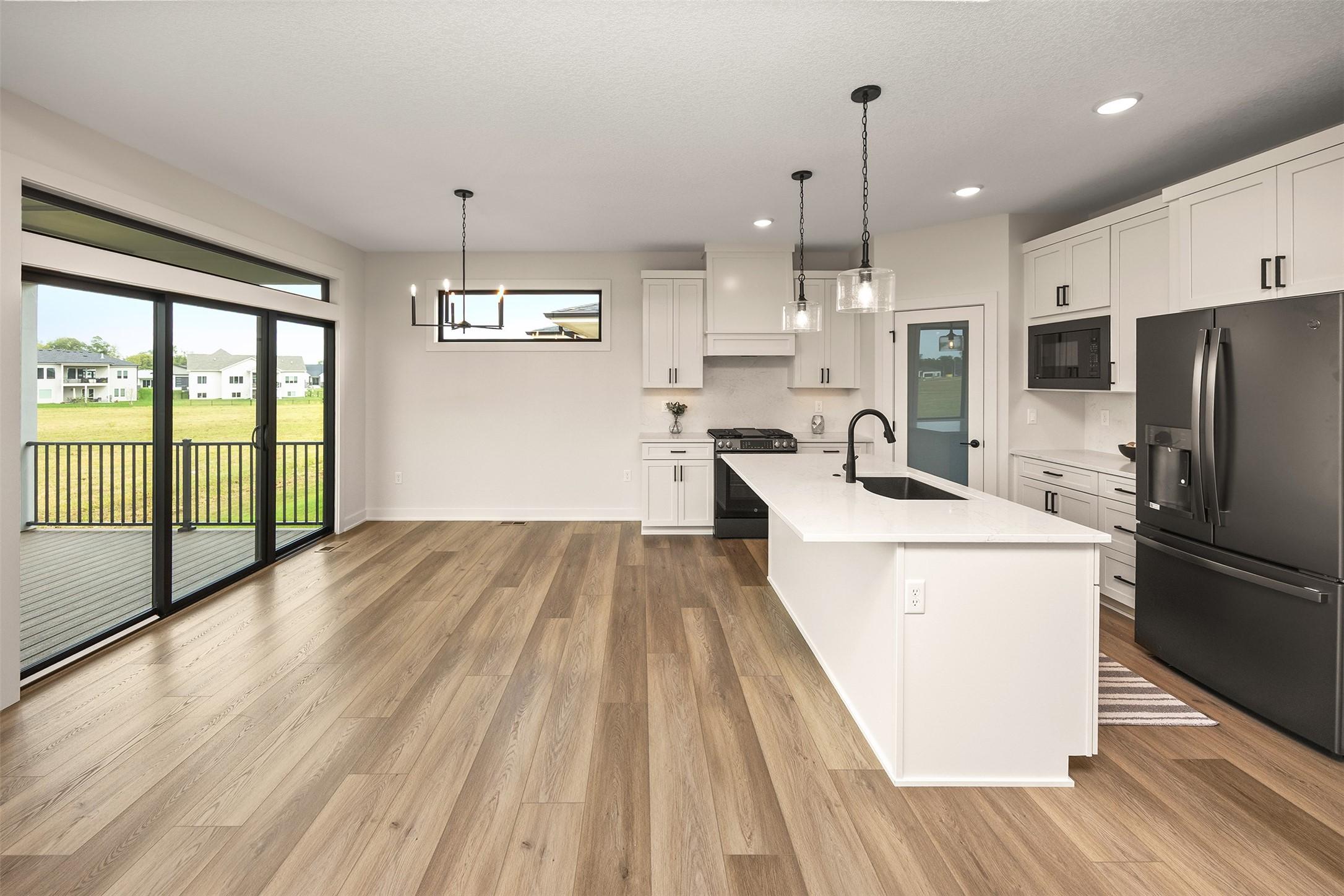 Urbandale, Iowa, 50323, United States, 4 Bedrooms Bedrooms, ,3 BathroomsBathrooms,Residential,For Sale,1975172