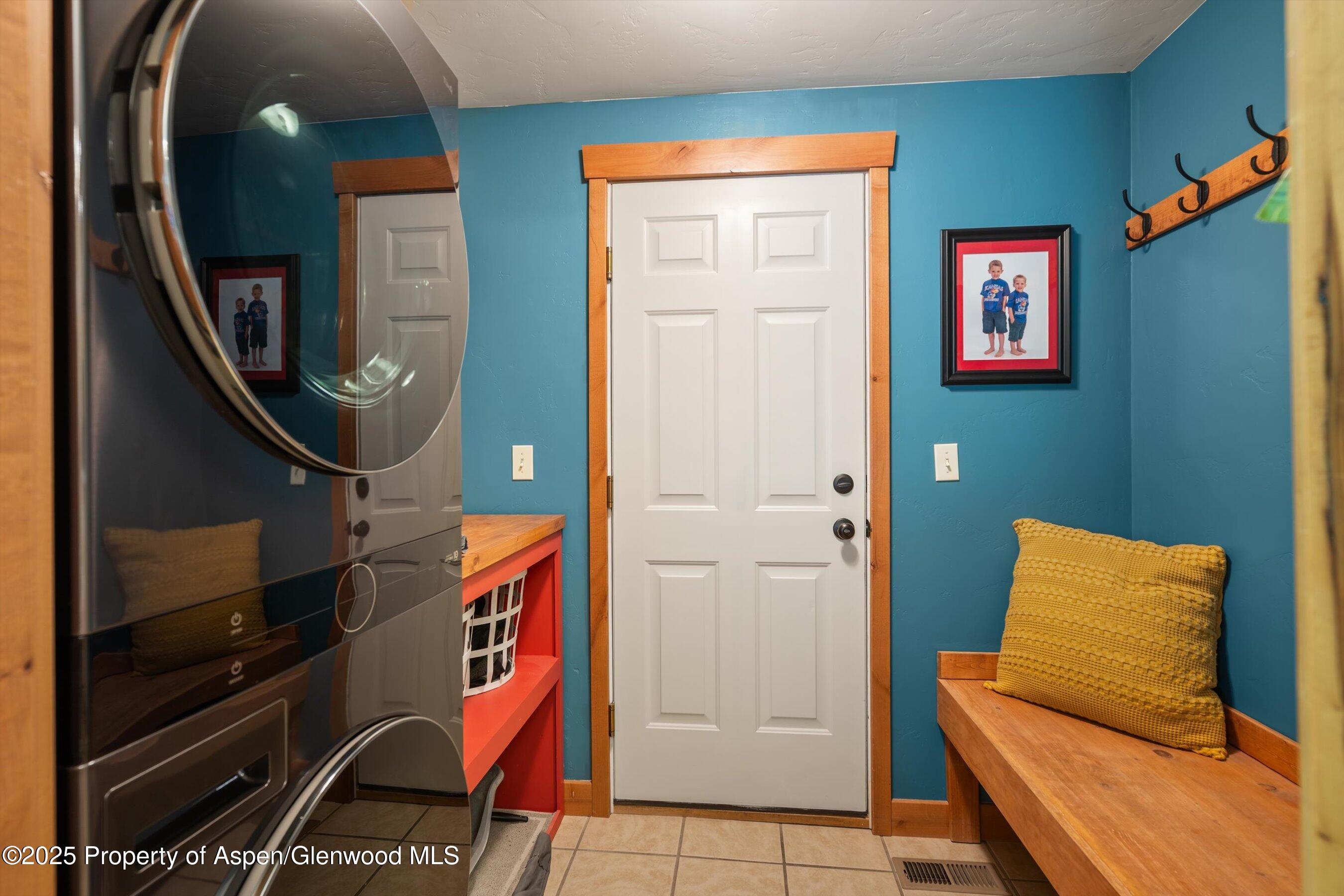 Glenwood Springs, Colorado, 81601, United States, 3 Bedrooms Bedrooms, ,3 BathroomsBathrooms,Residential,For Sale,1874511
