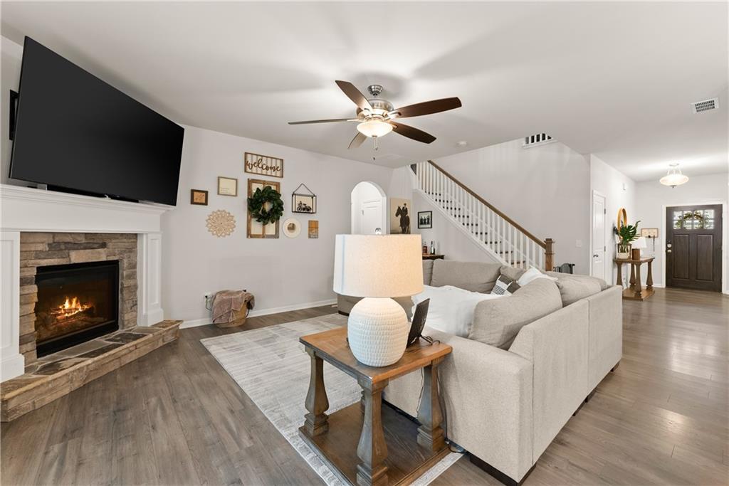 Cumming, Georgia, 30028, United States, 5 Bedrooms Bedrooms, ,4 BathroomsBathrooms,Residential,For Sale,1944997