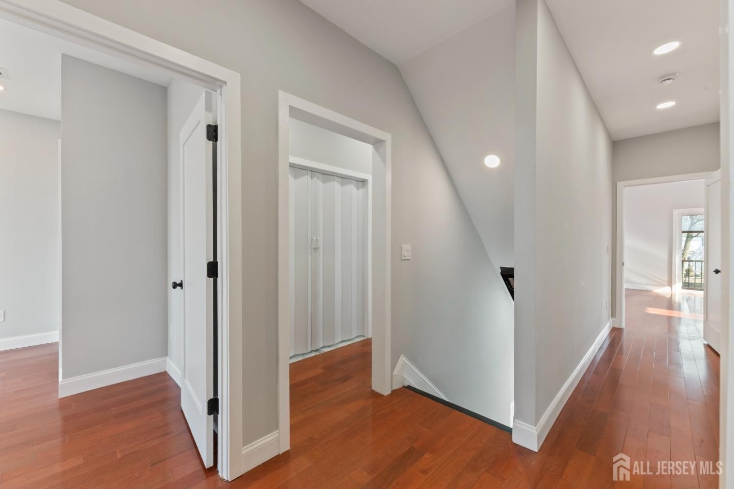 Edison, New Jersey, 08820, United States, 5 Bedrooms Bedrooms, ,5 BathroomsBathrooms,Residential,For Sale,2005259