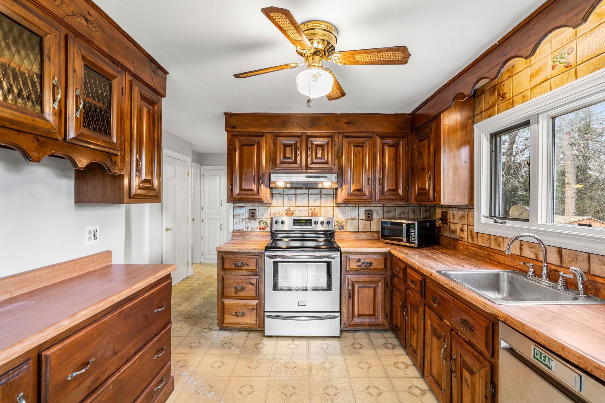 Pelham, New Hampshire, 03076, United States, 3 Bedrooms Bedrooms, ,1 BathroomBathrooms,Residential,For Sale,1991276