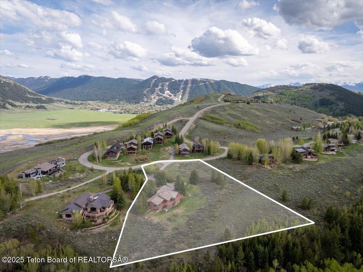 Jackson, Wyoming, 83001, United States, 4 Bedrooms Bedrooms, ,3 BathroomsBathrooms,Residential,For Sale,1845429