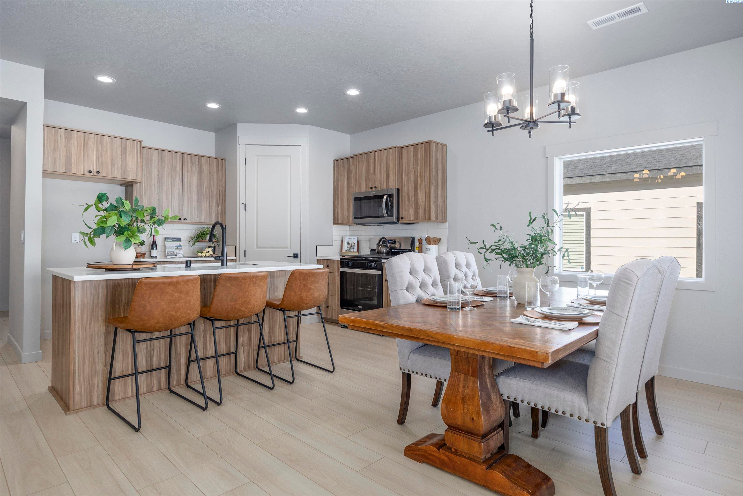 Richland, Washington, 99352, United States, 3 Bedrooms Bedrooms, ,3 BathroomsBathrooms,Residential,For Sale,1976143