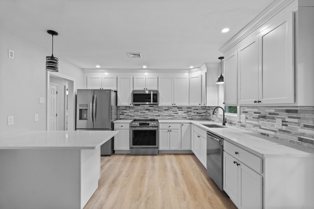 Lynn, Massachusetts, 01904, United States, 4 Bedrooms Bedrooms, ,2 BathroomsBathrooms,Residential,For Sale,1944946