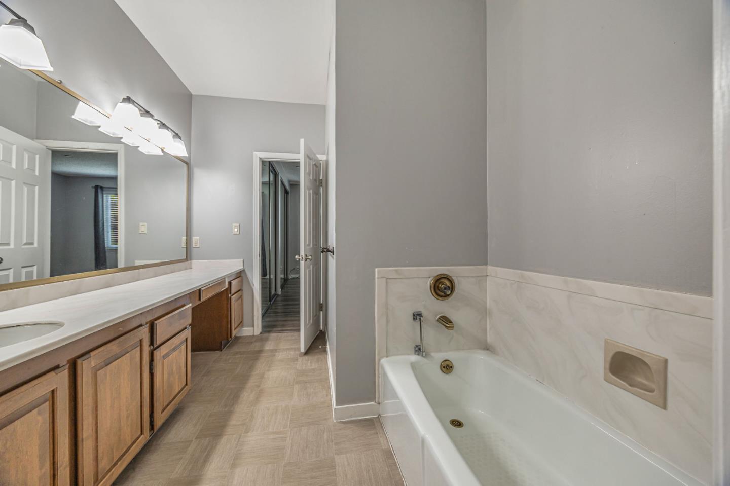 San Mateo, California, 94401, United States, 3 Bedrooms Bedrooms, ,2 BathroomsBathrooms,Residential,For Sale,1885391