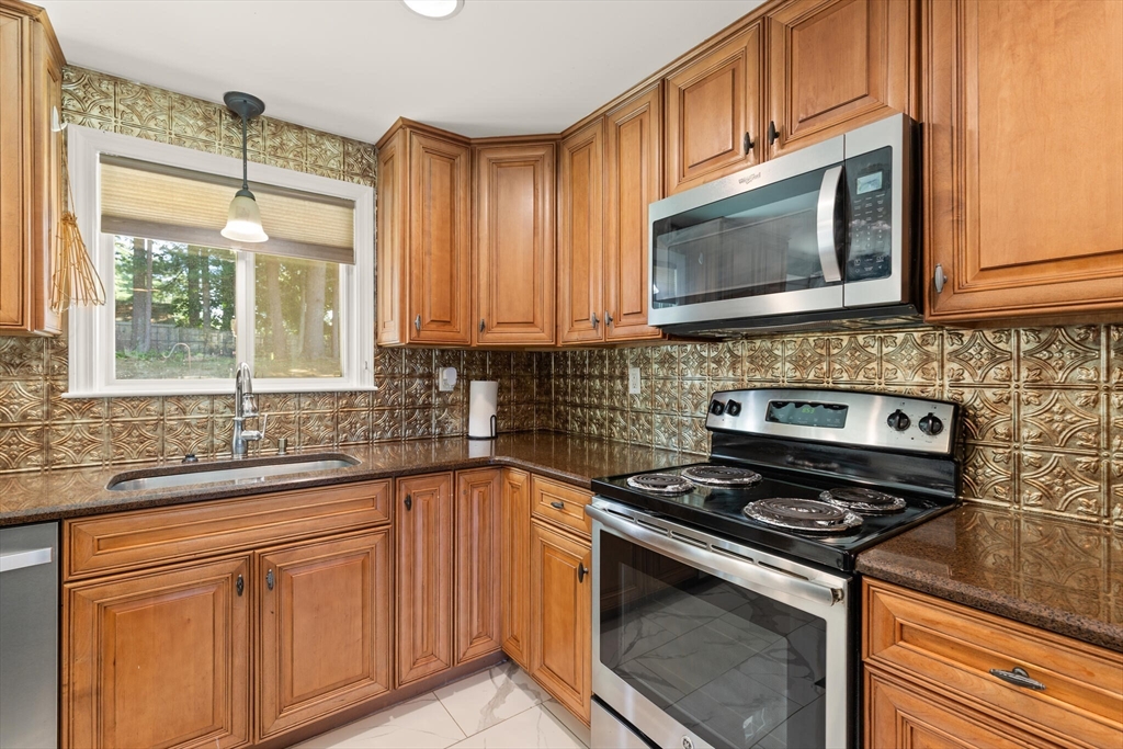Raynham, Massachusetts, 02767, United States, 3 Bedrooms Bedrooms, ,1 BathroomBathrooms,Residential,For Sale,1918032
