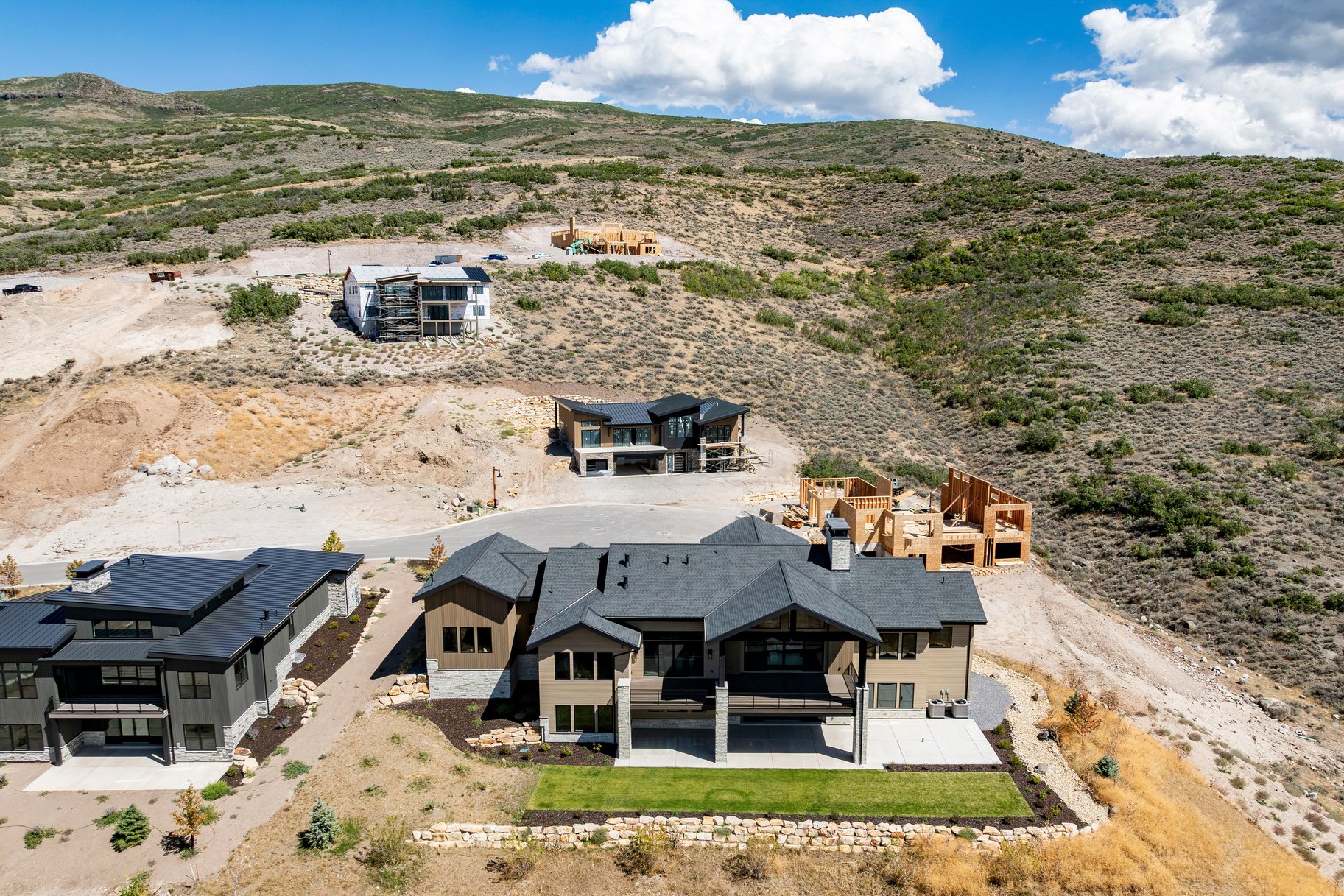  Upgraded Luxury Living with Panoramic Mountain Views - 物件實景
