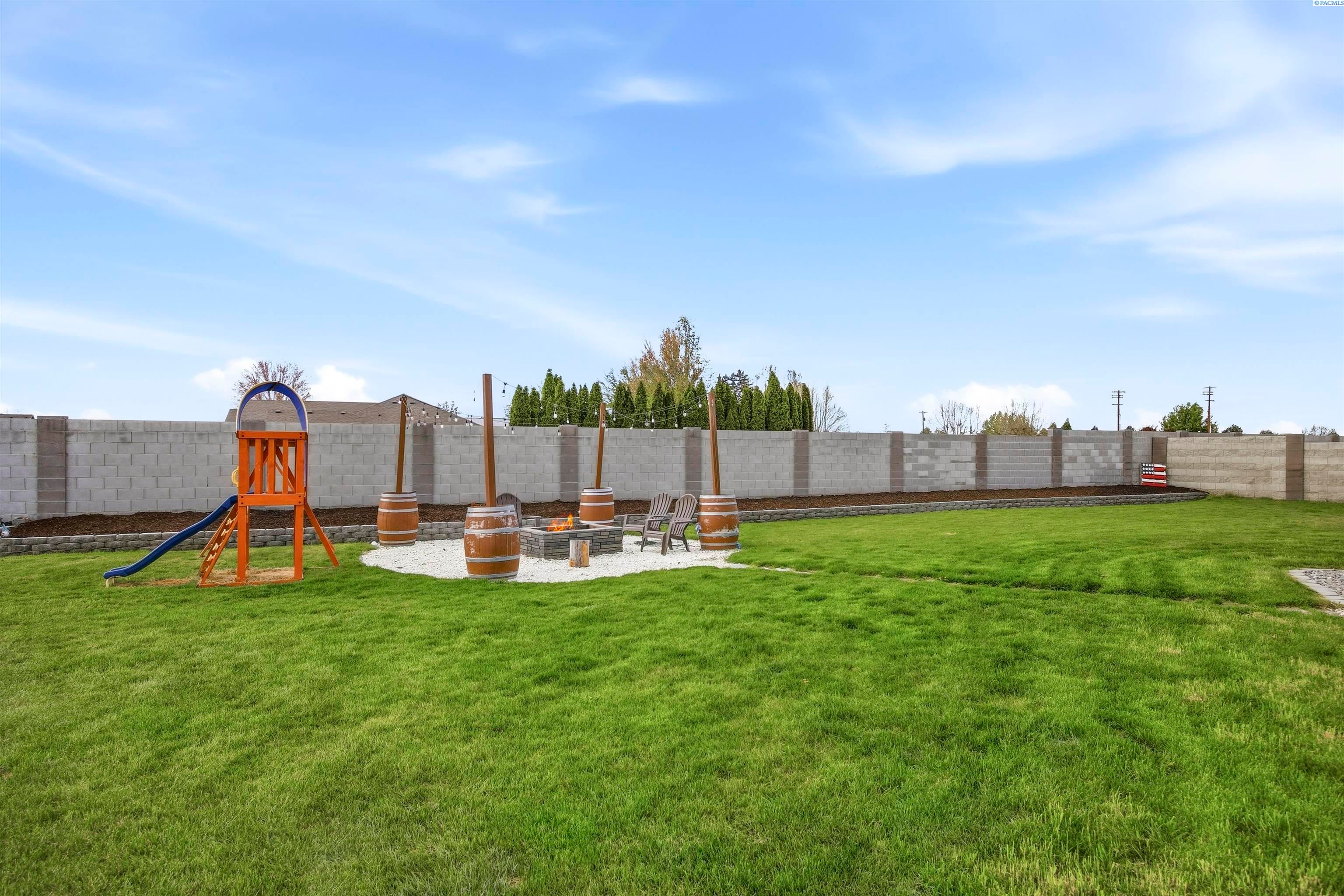 Pasco, Washington, 99301, United States, 4 Bedrooms Bedrooms, ,2 BathroomsBathrooms,Residential,For Sale,2036931