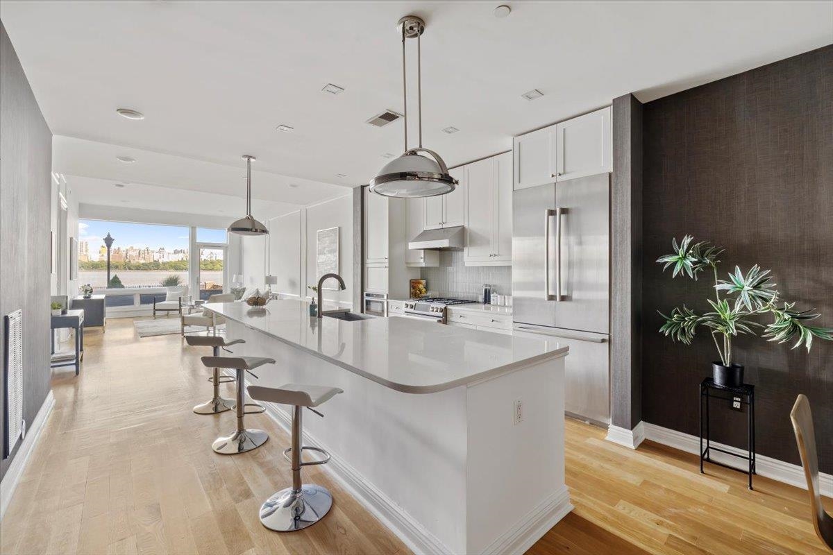 Edgewater, New Jersey, 07020, United States, 2 Bedrooms Bedrooms, ,2 BathroomsBathrooms,Residential,For Sale,1836744