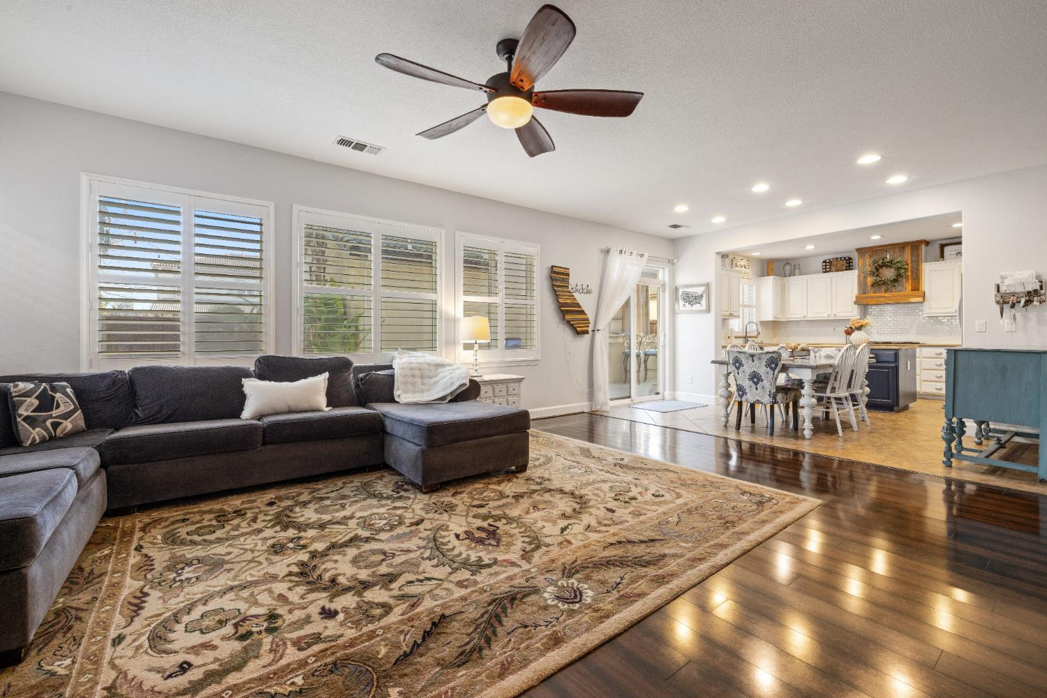 Oakdale, California, 95361, United States, 4 Bedrooms Bedrooms, ,4 BathroomsBathrooms,Residential,For Sale,2011319