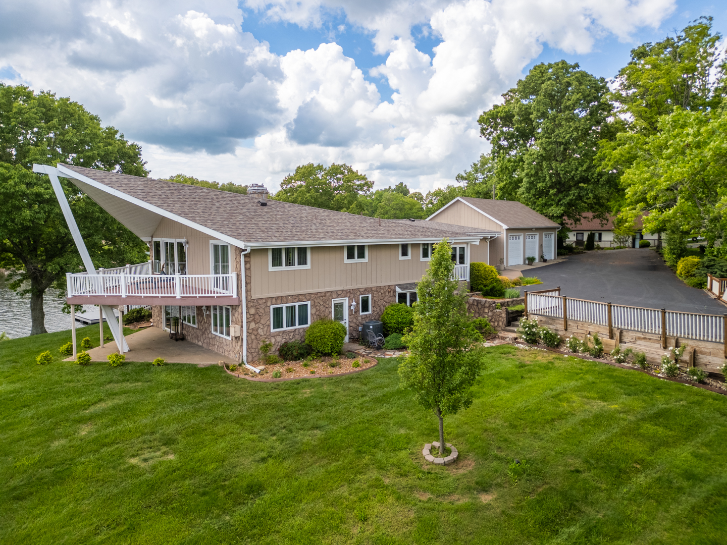 Marion, Illinois, 62959, United States, 3 Bedrooms Bedrooms, ,3 BathroomsBathrooms,Residential,For Sale,1936855