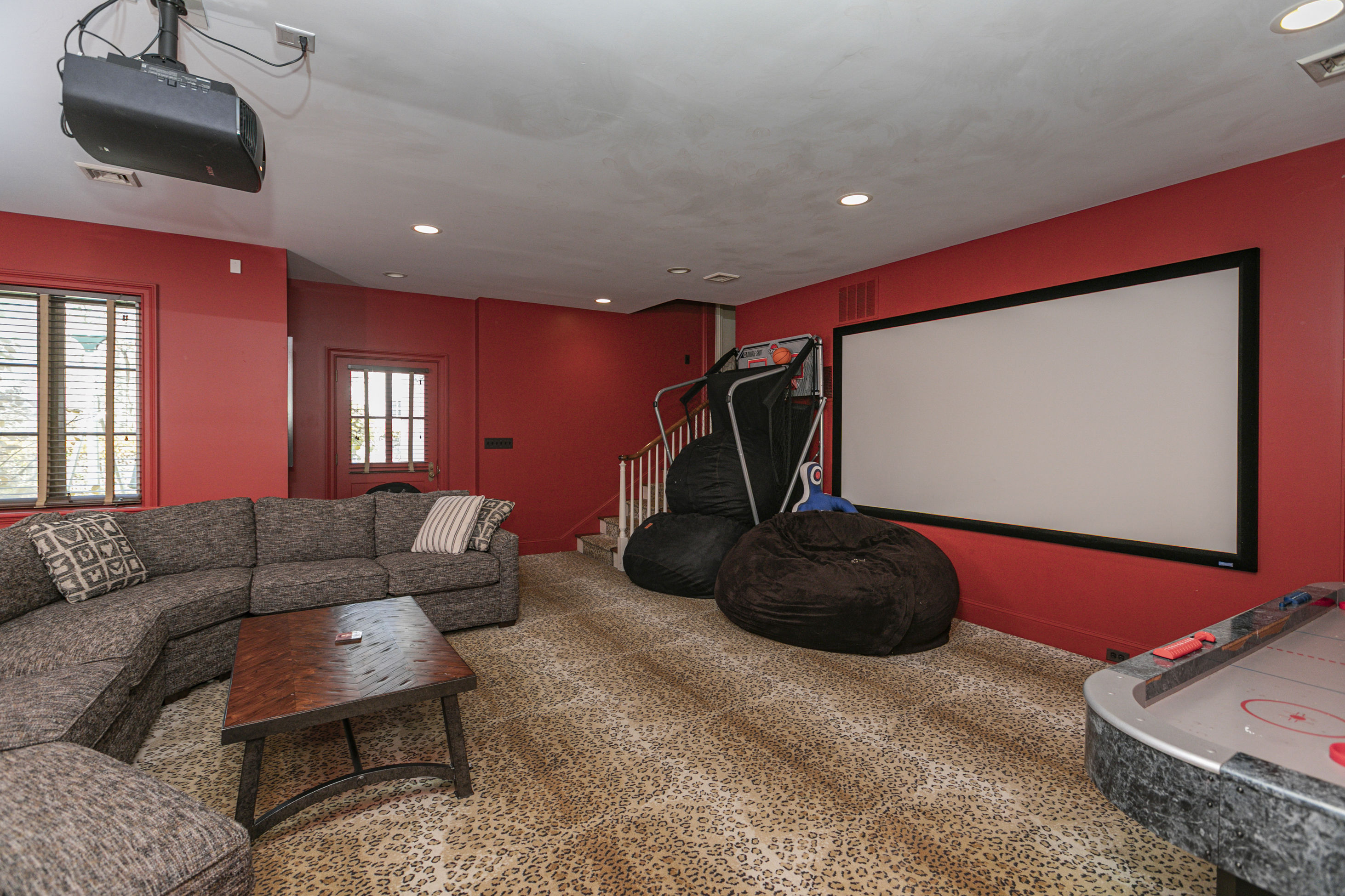  Iconic 1930s Princeton Estate with Pool, Home Theater, and Acreage - 物件實景
