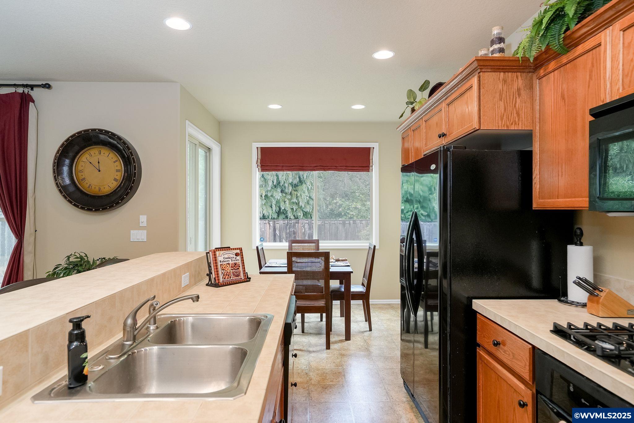 Albany, Oregon, 97321, United States, 4 Bedrooms Bedrooms, ,3 BathroomsBathrooms,Residential,For Sale,1961603