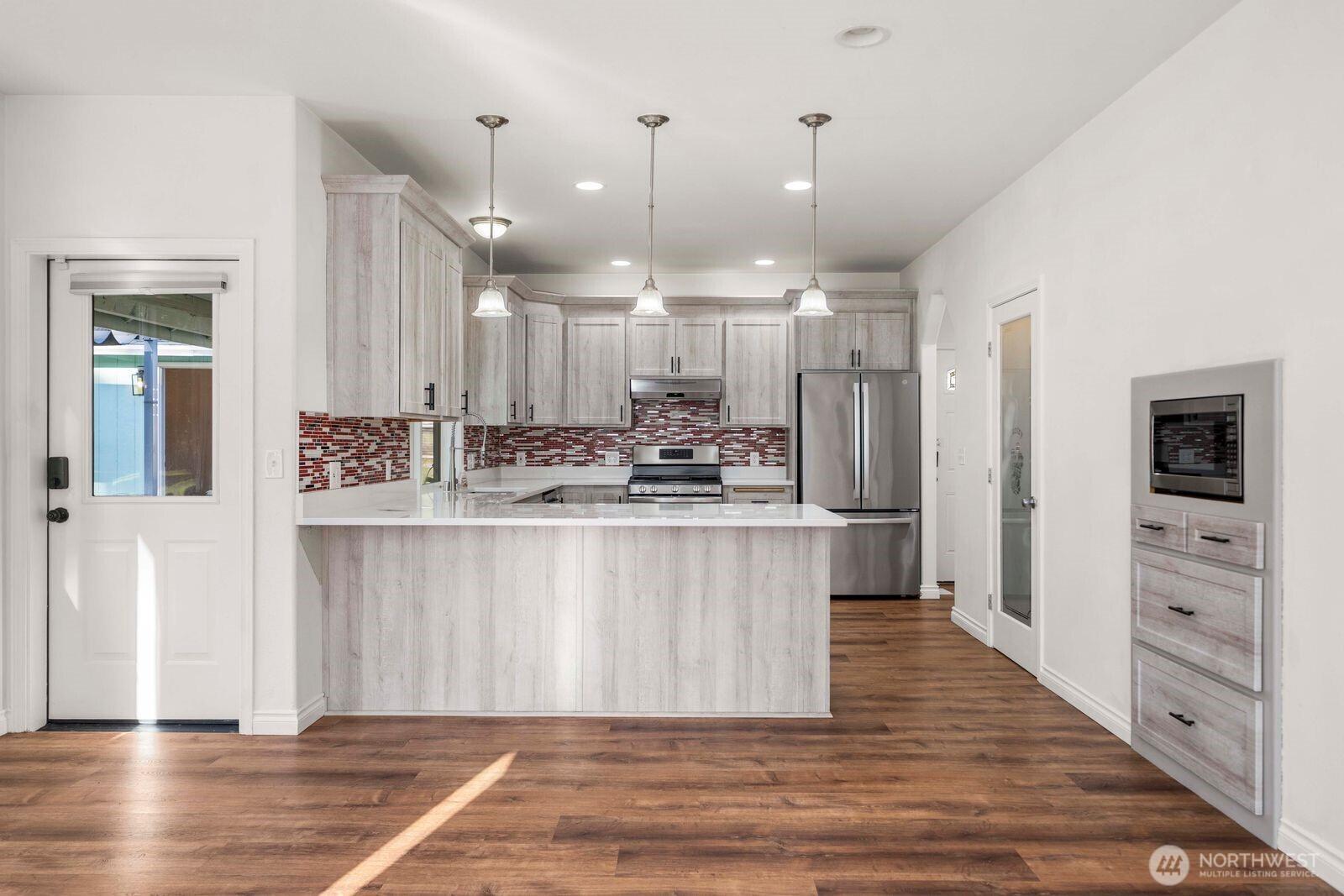 EATONVILLE, Washington, 98328, United States, 4 Bedrooms Bedrooms, ,3 BathroomsBathrooms,Residential,For Sale,1997124