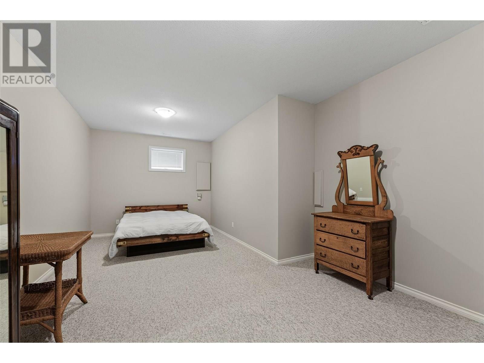 KELOWNA, British Columbia, V1V 1W2, CA, 4 Bedrooms Bedrooms, ,3 BathroomsBathrooms,Residential,For Sale,1882323
