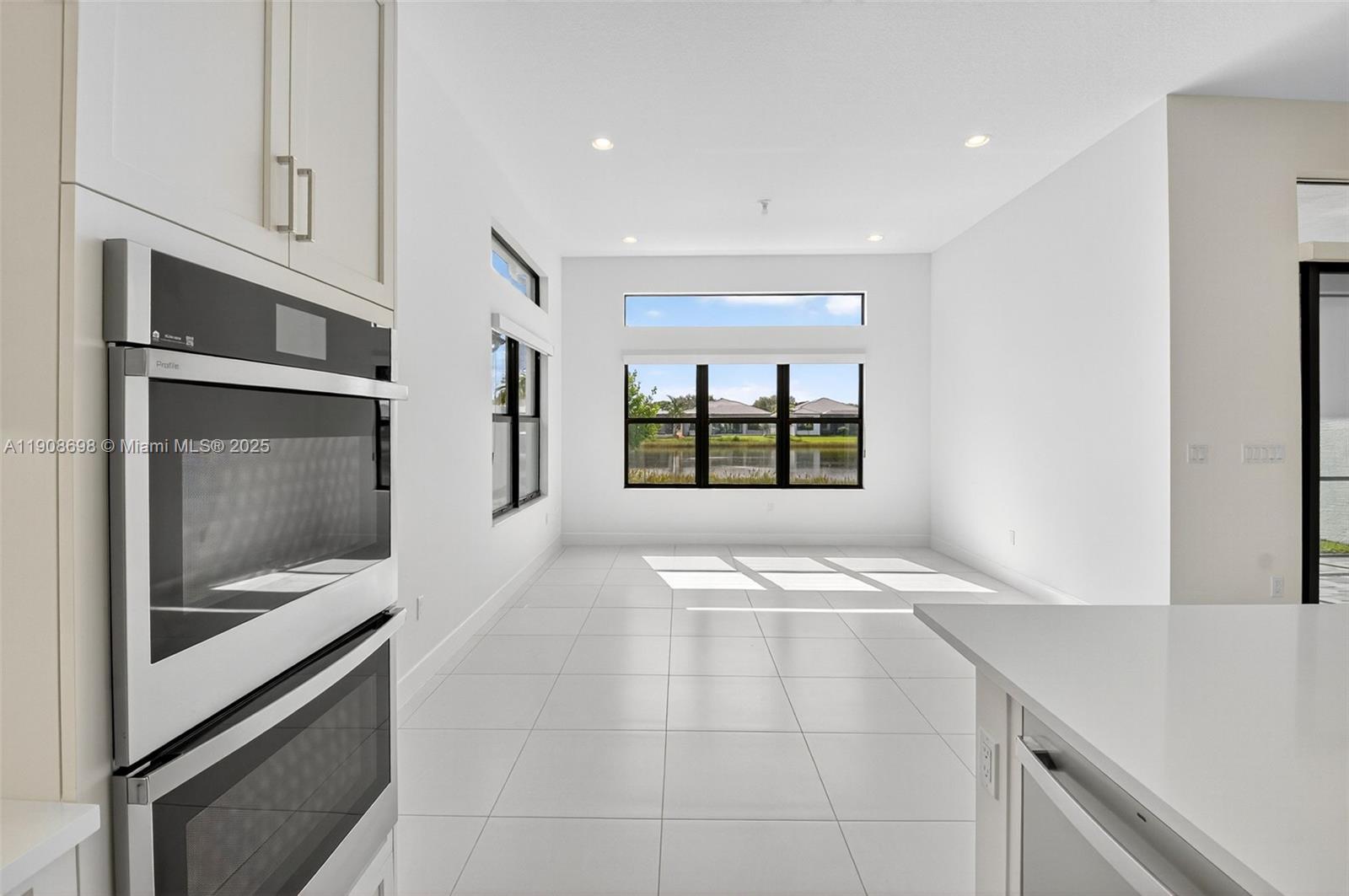 Boynton Beach, Florida, 33473, United States, 3 Bedrooms Bedrooms, ,4 BathroomsBathrooms,Residential,For Sale,1991077