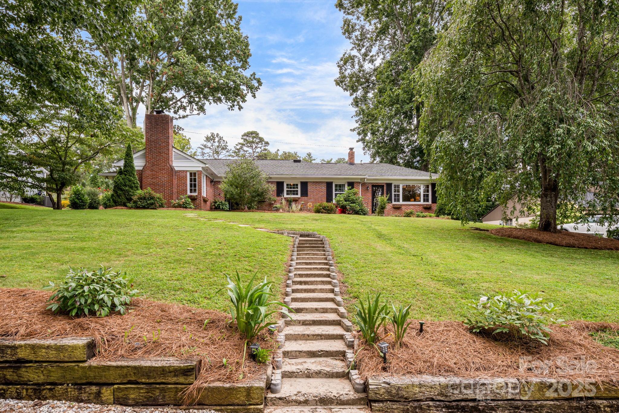 Asheville, North Carolina, 28804, United States, 3 Bedrooms Bedrooms, ,2 BathroomsBathrooms,Residential,For Sale,1916392