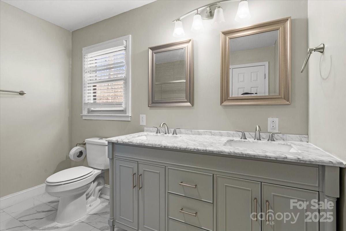 Belmont, North Carolina, 28012, United States, 3 Bedrooms Bedrooms, ,3 BathroomsBathrooms,Residential,For Sale,1913522