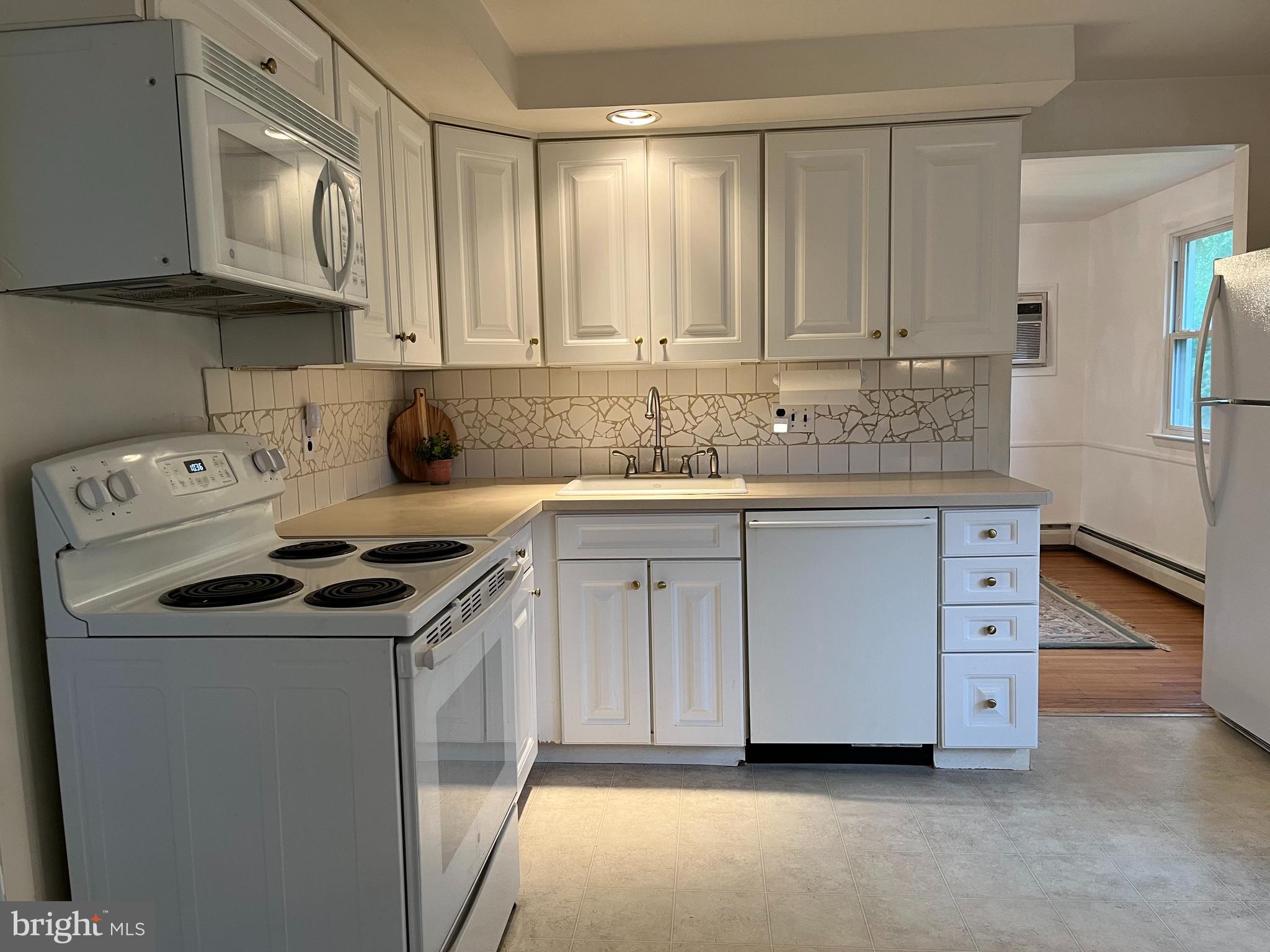 Southampton, Pennsylvania, 18966, United States, 4 Bedrooms Bedrooms, ,Residential,For Sale,1990215