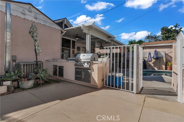 Huntington Park, California, 90255, United States, 4 Bedrooms Bedrooms, ,Residential,For Sale,1987109