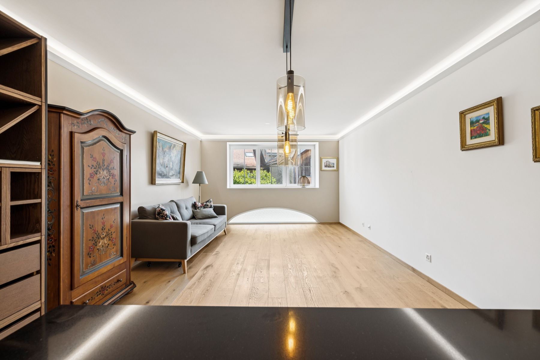  Modern comfort and tranquillity just a stone