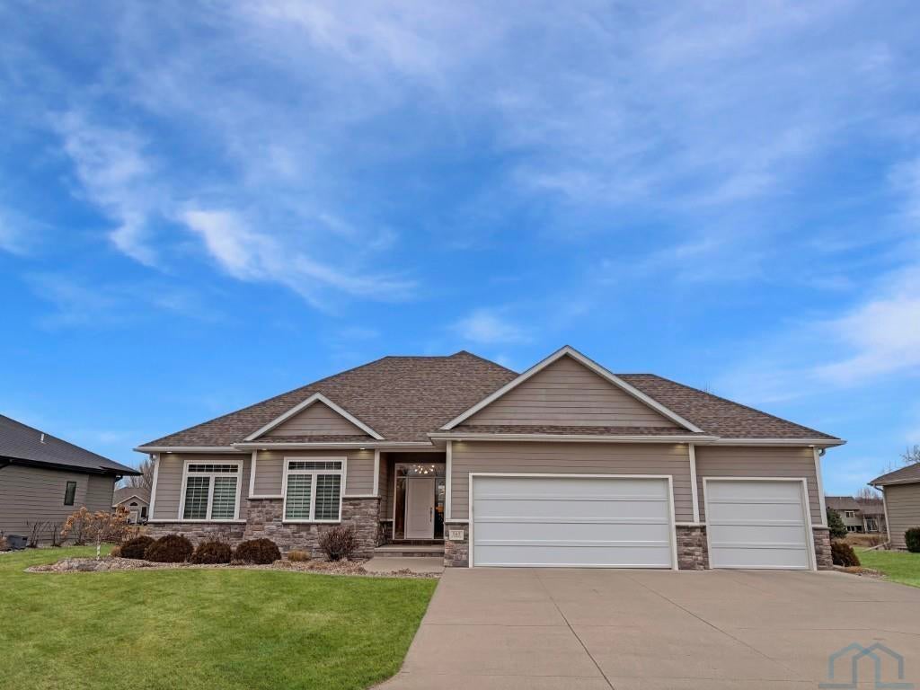 Dakota Dunes, South Dakota, 57049, United States, 5 Bedrooms Bedrooms, ,3 BathroomsBathrooms,Residential,For Sale,2012063