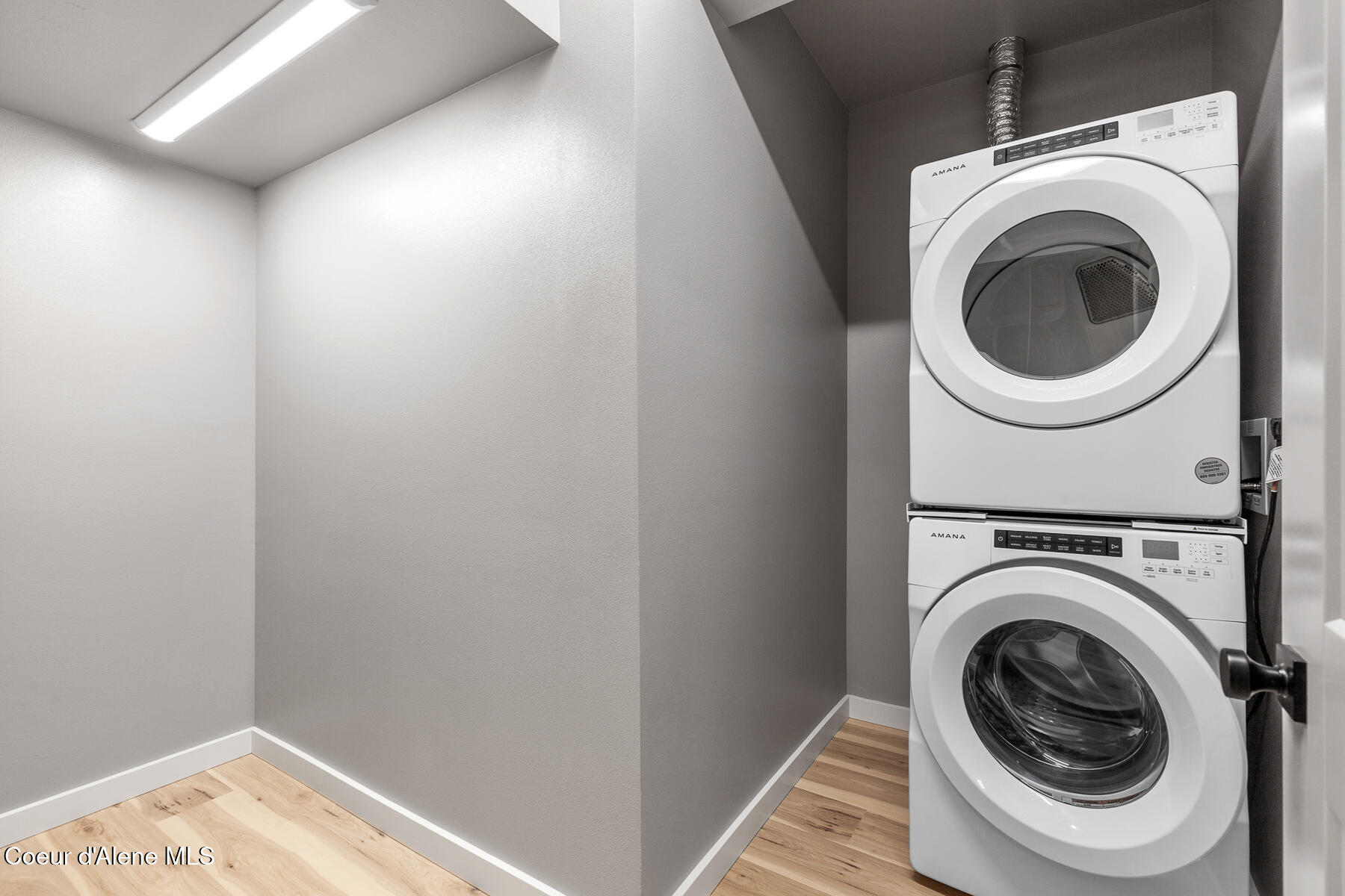 Coeur d'Alene, Idaho, 83814, United States, 4 Bedrooms Bedrooms, ,5 BathroomsBathrooms,Residential,For Sale,2014522