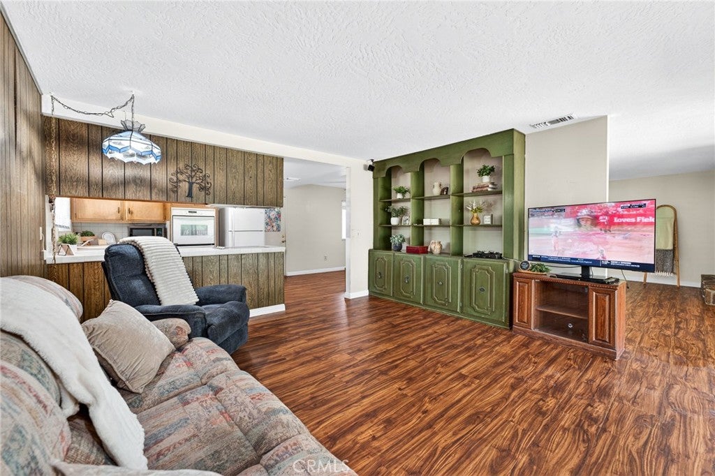Redlands, California, 92373, United States, 4 Bedrooms Bedrooms, ,2 BathroomsBathrooms,Residential,For Sale,2048890