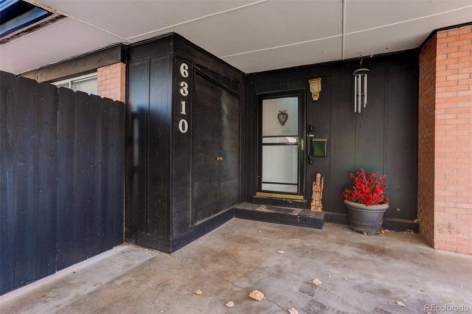 Littleton, Colorado, 80120, United States, 4 Bedrooms Bedrooms, ,1 BathroomBathrooms,Residential,For Sale,1988152