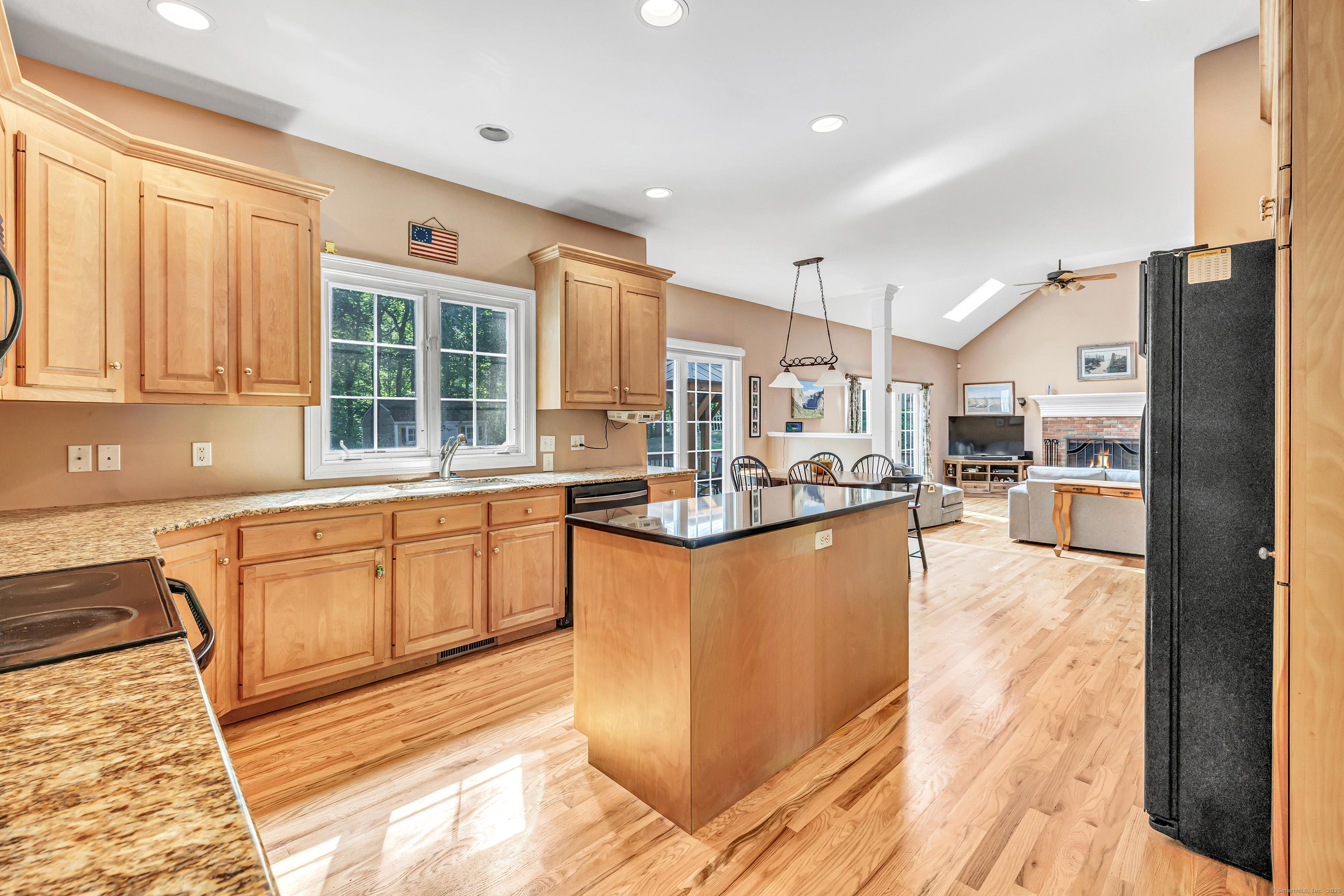 Shelton, Connecticut, 06484, United States, 4 Bedrooms Bedrooms, ,4 BathroomsBathrooms,Residential,For Sale,1937296