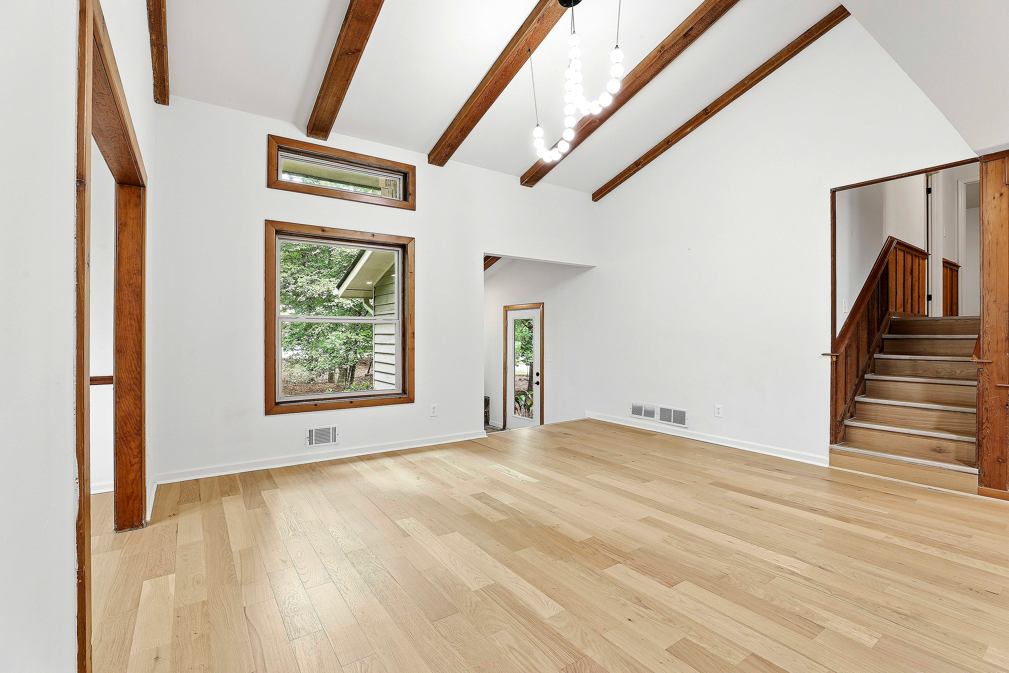  Picture Perfect Home Embodies Mid-century Elegance and Charm - 物件實景