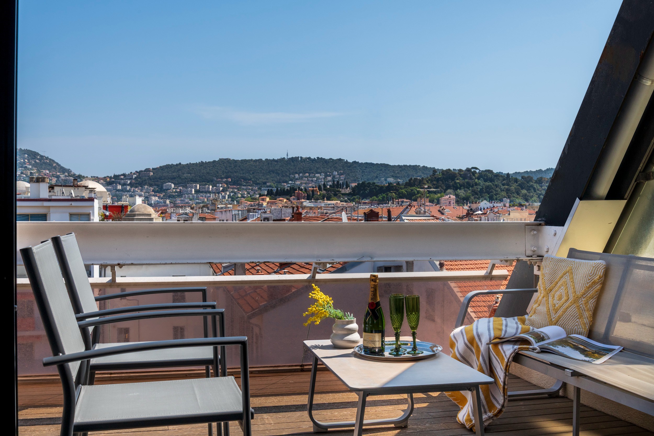  Nice Carré d’Or top floor 2 bedroom apartment with terrace and garage in luxury… - 物件實景