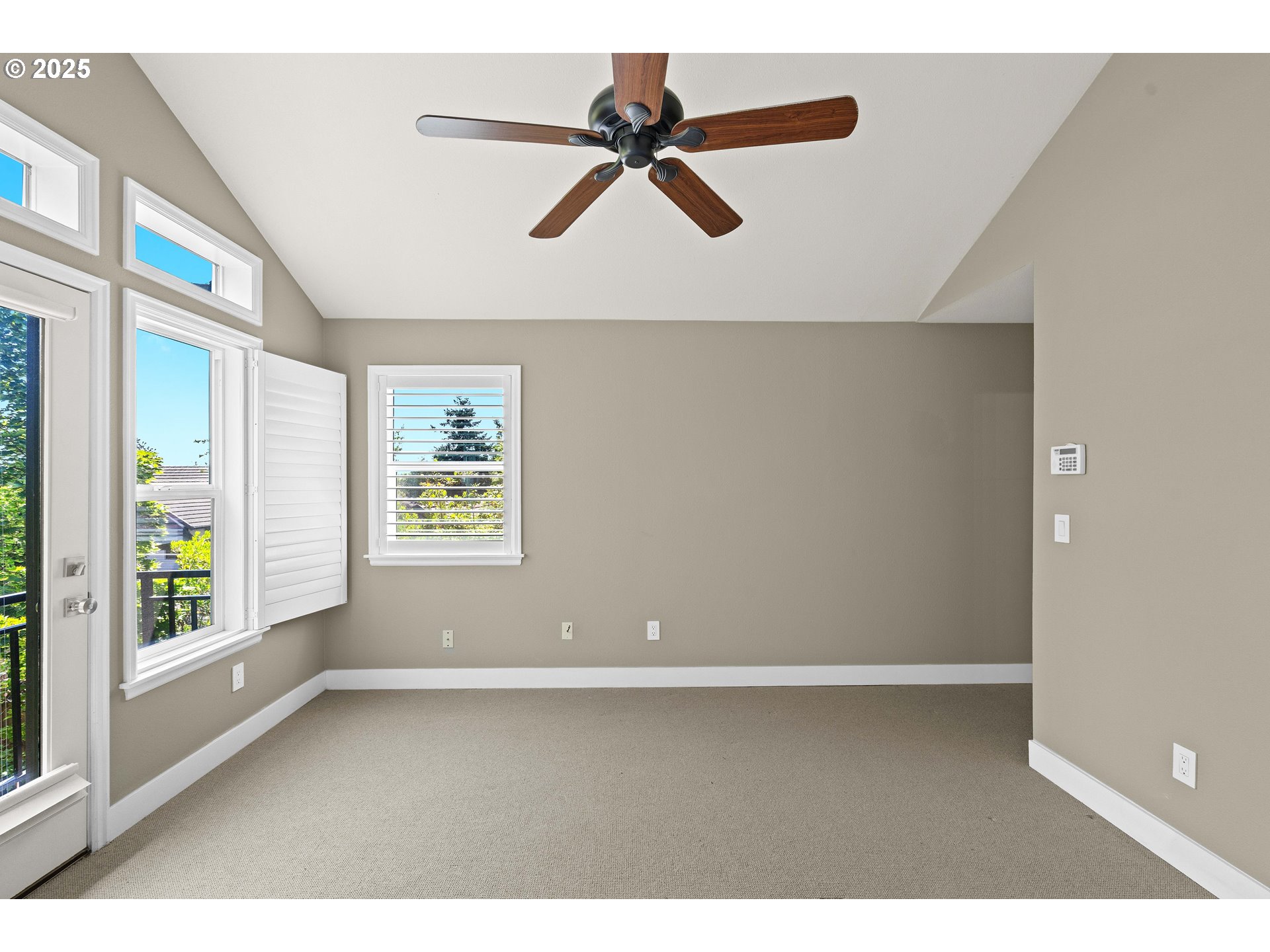 Lake Oswego, Oregon, 97035, United States, 2 Bedrooms Bedrooms, ,2 BathroomsBathrooms,Residential,For Sale,1889875