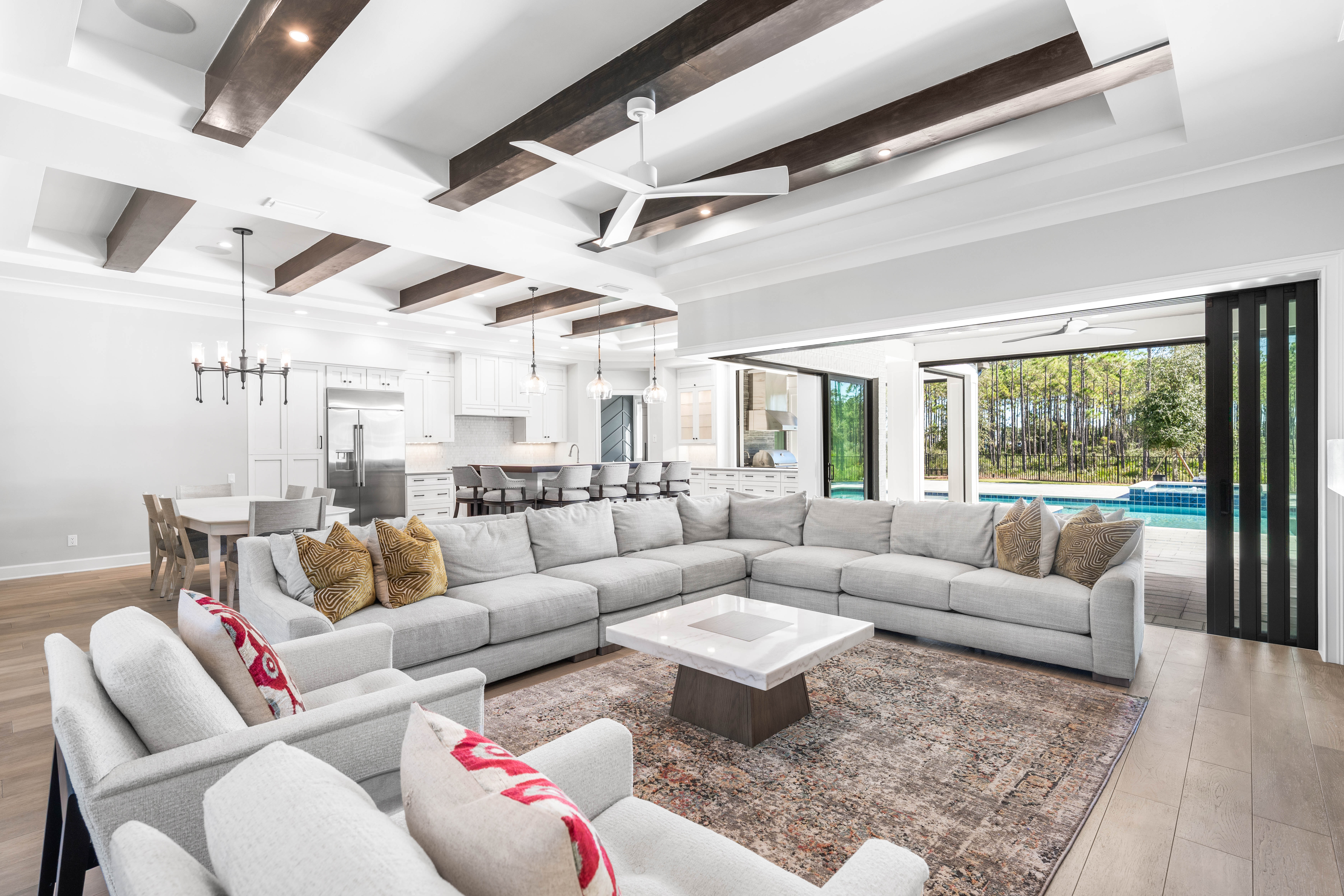  Spectacular Home With Spacious Yard Including Pool, Spa And Outdoor Kitchen - 物件實景