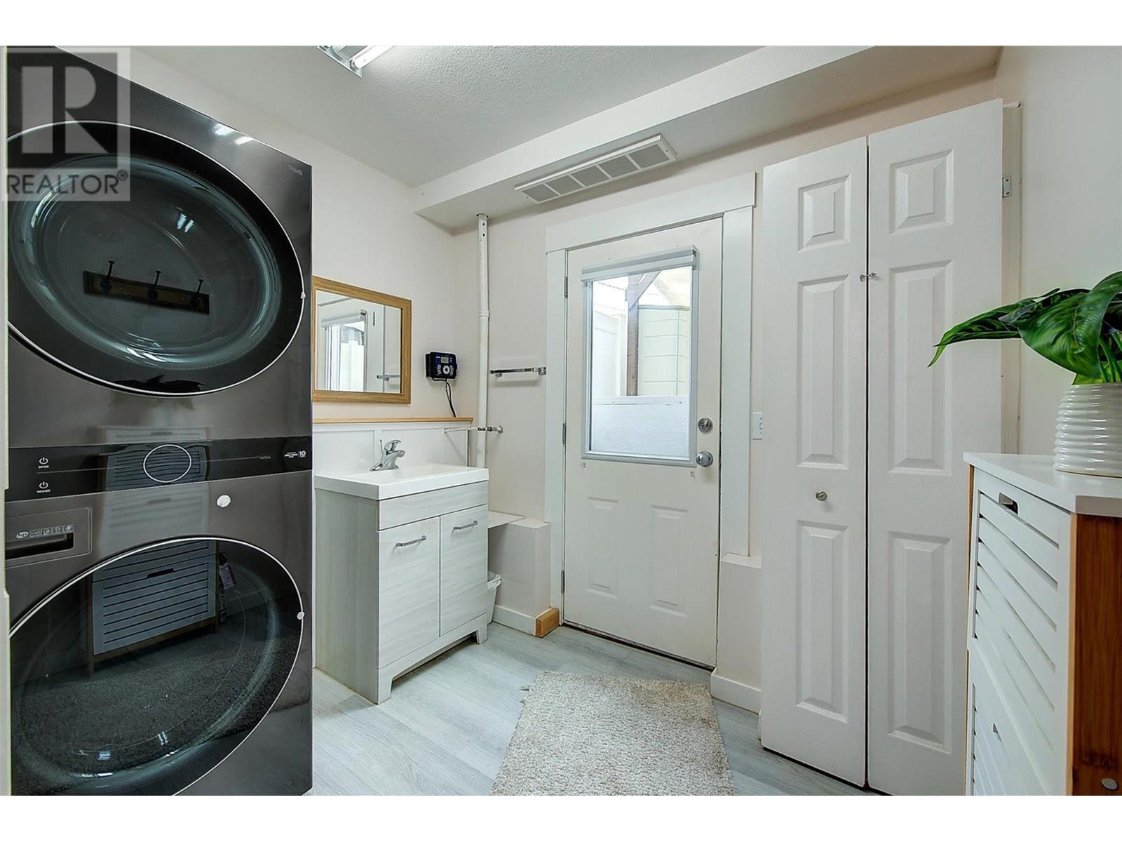 WEST KELOWNA, British Columbia, V1Z 3K5, CA, 2 Bedrooms Bedrooms, ,1 BathroomBathrooms,Residential,For Sale,1913142