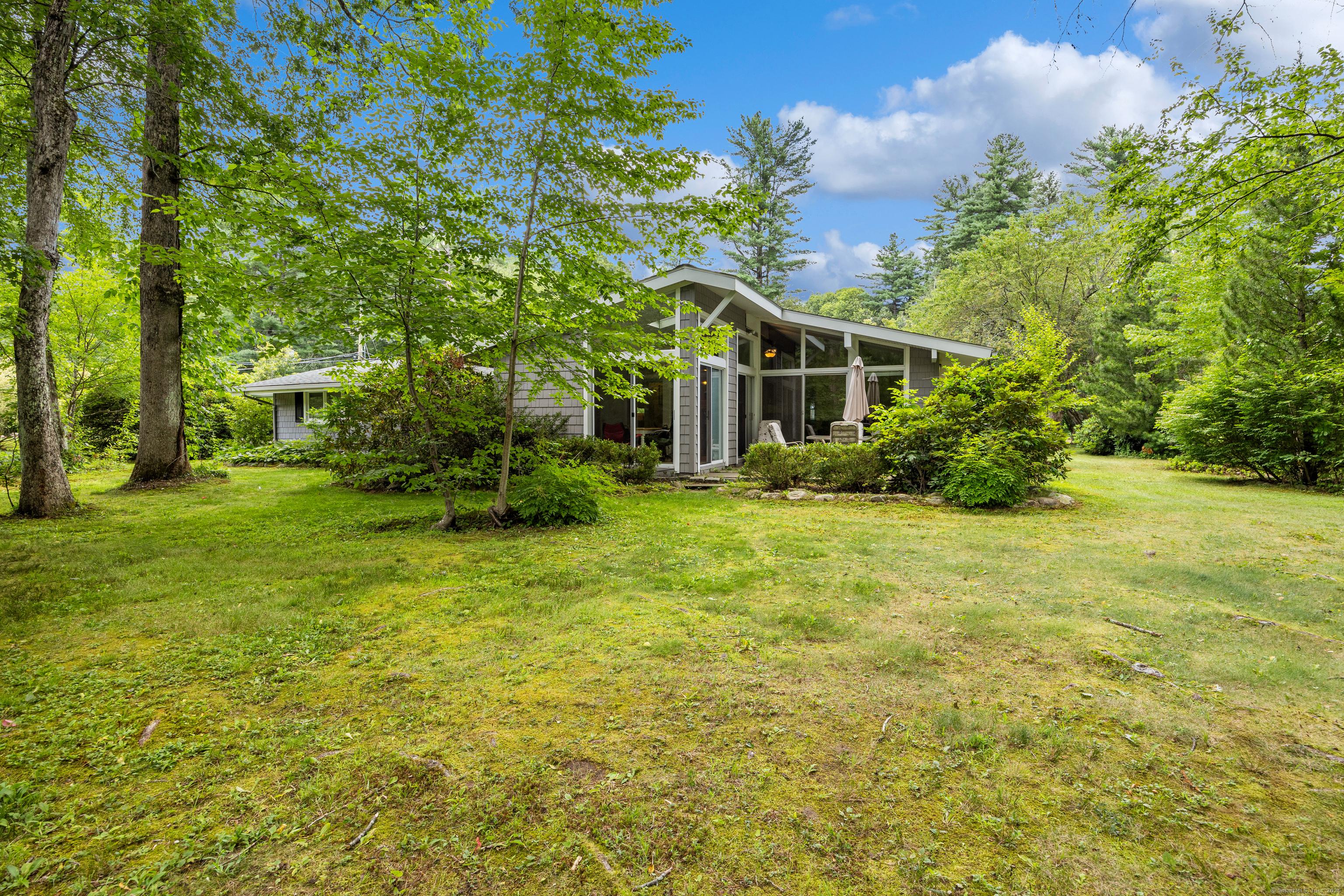 Avon, Connecticut, 06001, United States, 5 Bedrooms Bedrooms, ,3 BathroomsBathrooms,Residential,For Sale,1920498