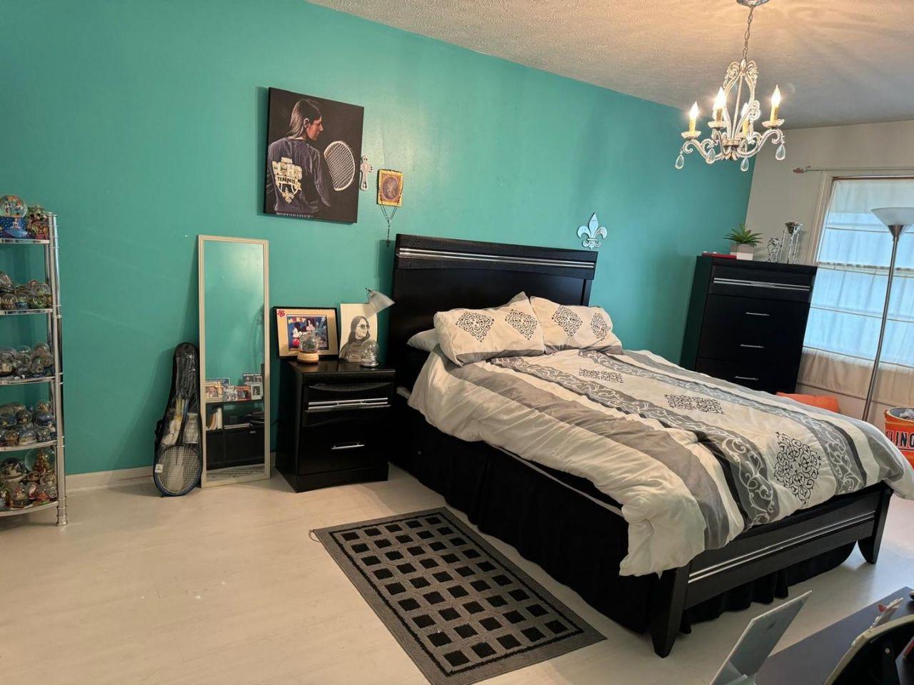 Bloomington, Illinois, 61704, United States, 6 Bedrooms Bedrooms, ,5 BathroomsBathrooms,Residential,For Sale,1793888