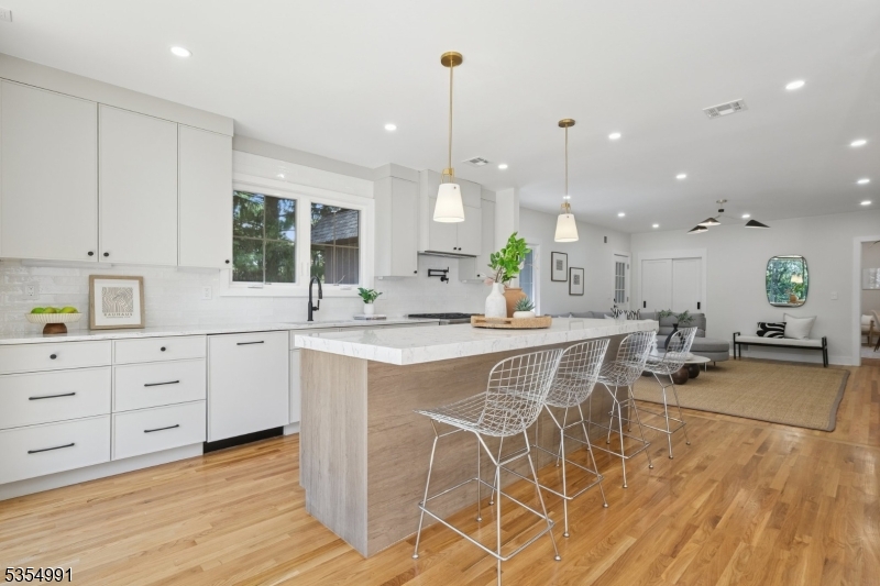 South Orange Village Twp., New Jersey, 07079, United States, 5 Bedrooms Bedrooms, ,4 BathroomsBathrooms,Residential,For Sale,1940447