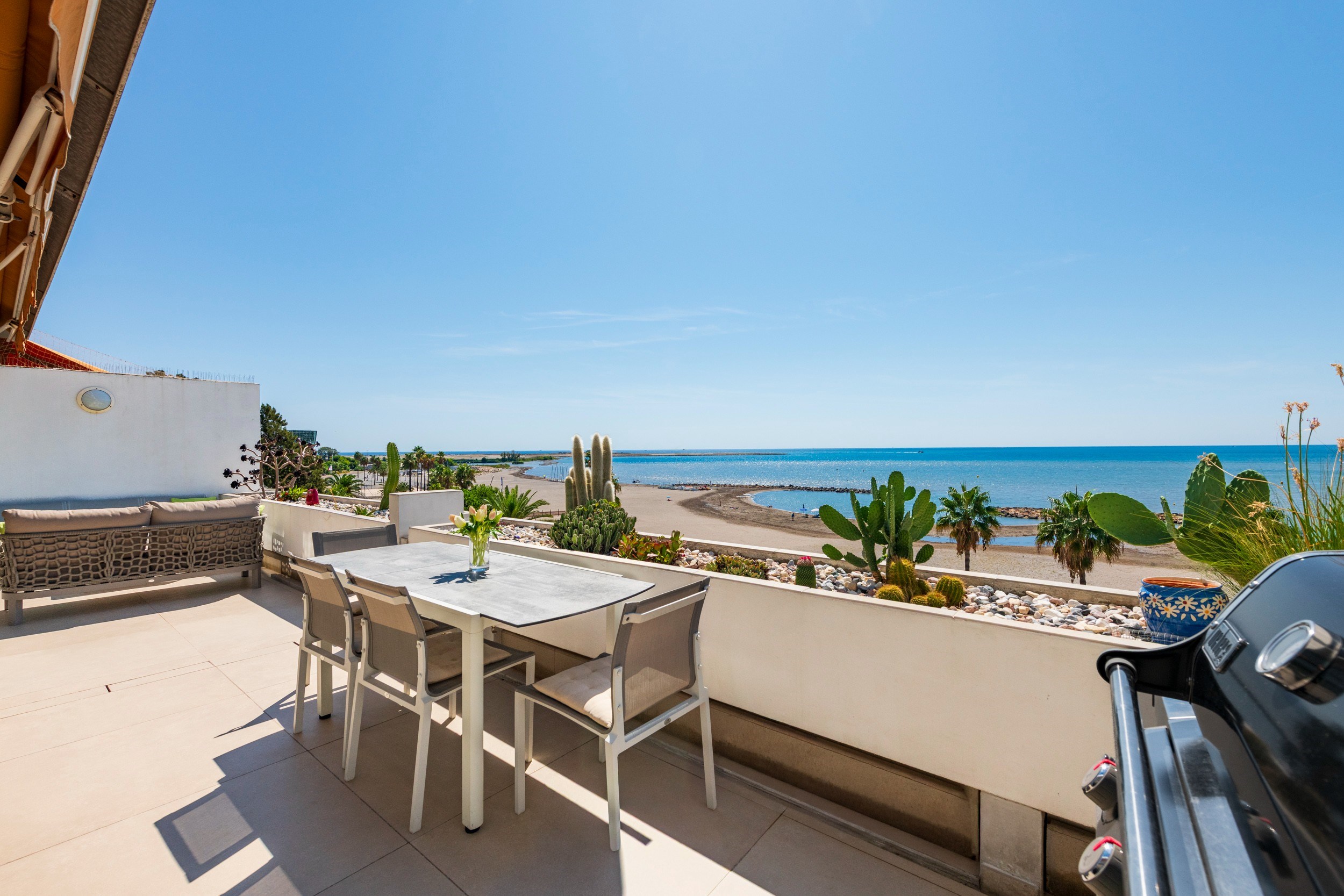  Saint Laurent du Var, 88 sqm two bedroom penthouse with 115 sqm of terraces and… - 物件實景