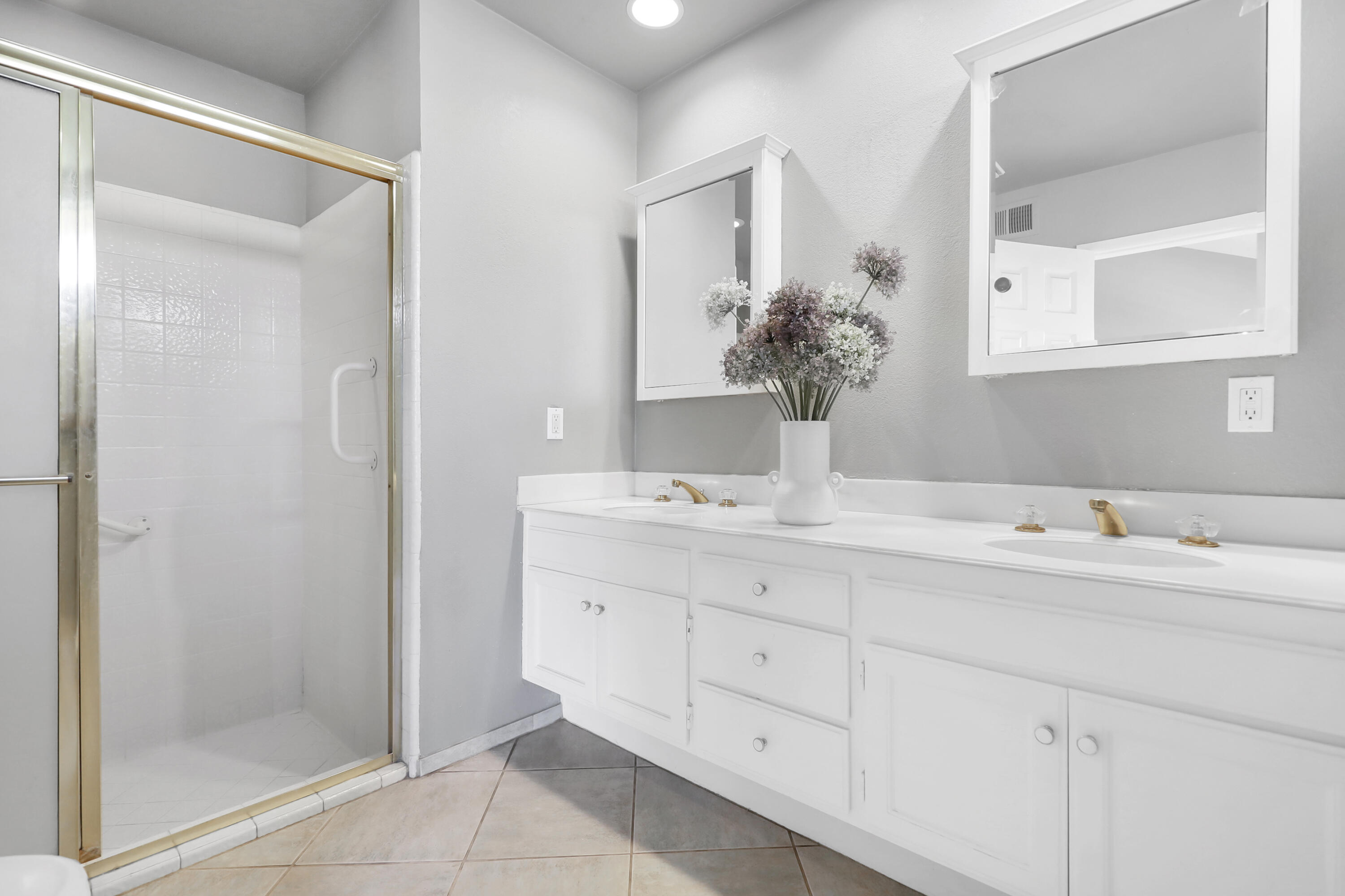 Palm Desert, California, 92260, United States, 2 Bedrooms Bedrooms, ,2 BathroomsBathrooms,Residential,For Sale,1865195