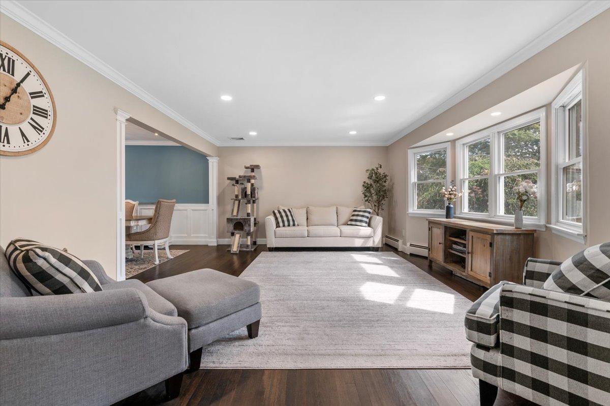 Sayville, New York, 11782, United States, 4 Bedrooms Bedrooms, ,3 BathroomsBathrooms,Residential,For Sale,1982763