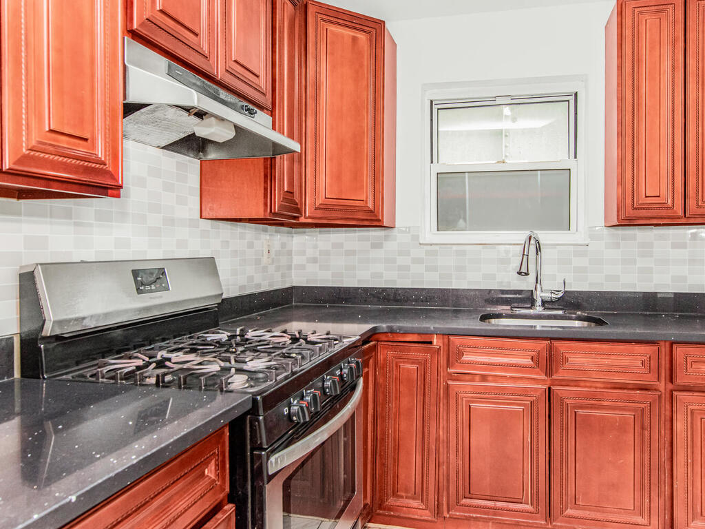 Bronx, New York, 10462, United States, 8 Bedrooms Bedrooms, ,3 BathroomsBathrooms,Residential,For Sale,1981445