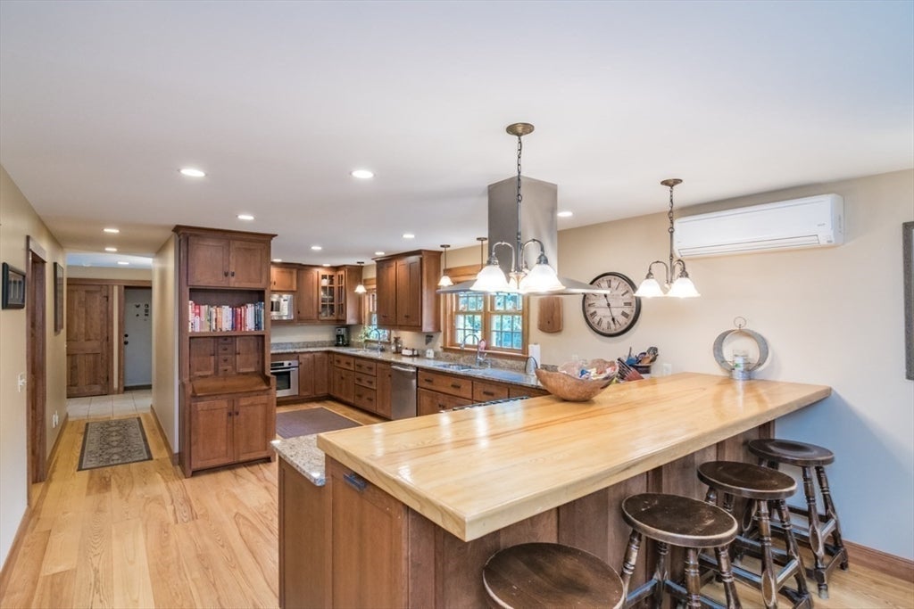 Gill, Massachusetts, 01354, United States, 4 Bedrooms Bedrooms, ,5 BathroomsBathrooms,Residential,For Sale,1848395